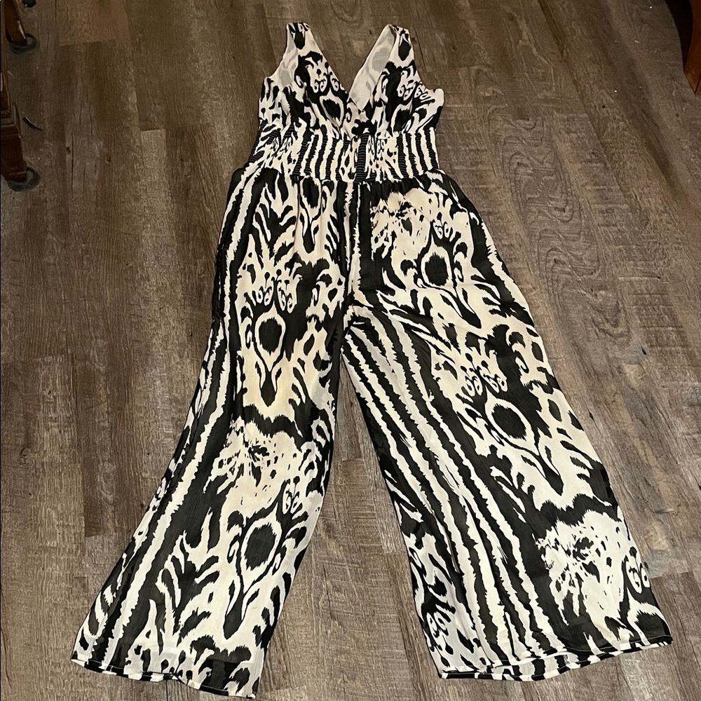 The Pyramid Collection Large Black and White Abstract Jumpsuit